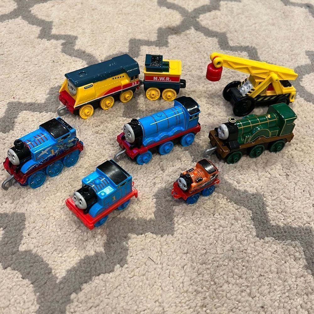 2018 Trackmaster Thomas Train Push Along Diecast LOT of 8 one mini one magnetic